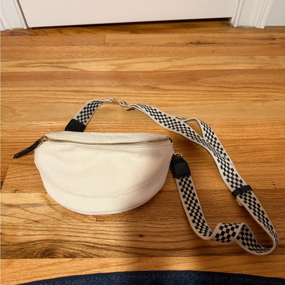 Universal Thread Cream Zip Pouch